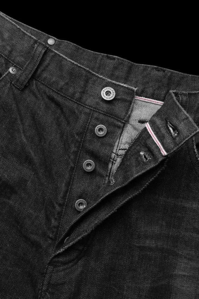 THE DENIM STRETCH SELVEDGE DENIM LOOSE FLARE PANTS “DARK.BLACK