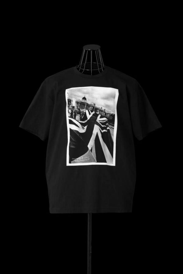 xx FIXER ×HERBIE YAMAGUCHI DANCING FLAG LONDON PHOTO PRINT T-SHIRT