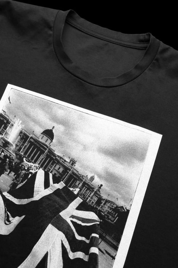 xx FIXER ×HERBIE YAMAGUCHI DANCING FLAG LONDON PHOTO PRINT T-SHIRT